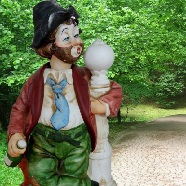 vagabond_figure_park_statuette_trees_drunk_funny-703816